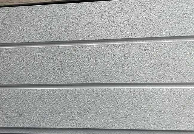Papan Penebat Hiasan Luaran